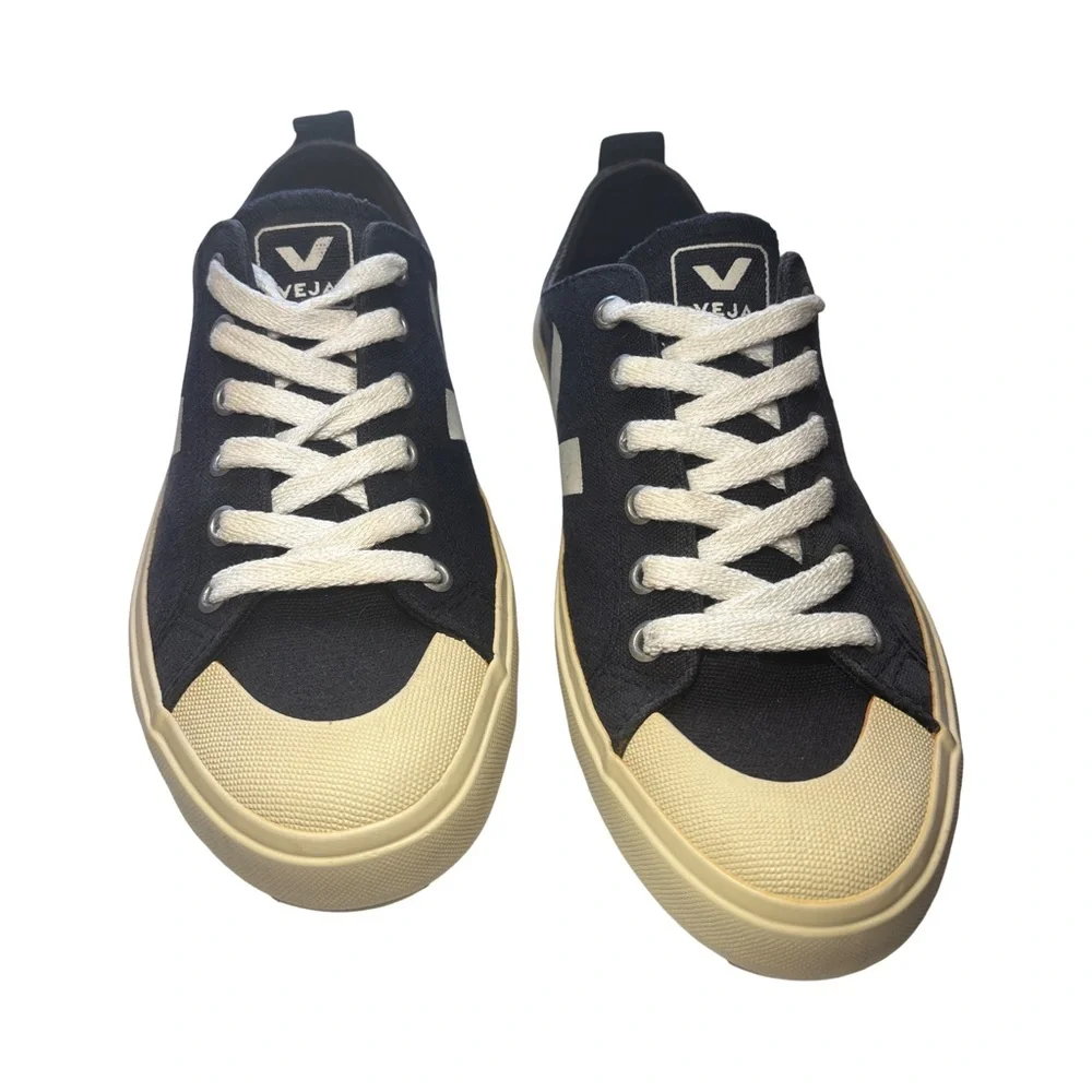 Veja Black and Cream Women's low top Sneakers Nova T4 Size 6